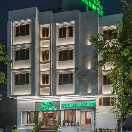Hotel Apex Сурат Екстериор снимка