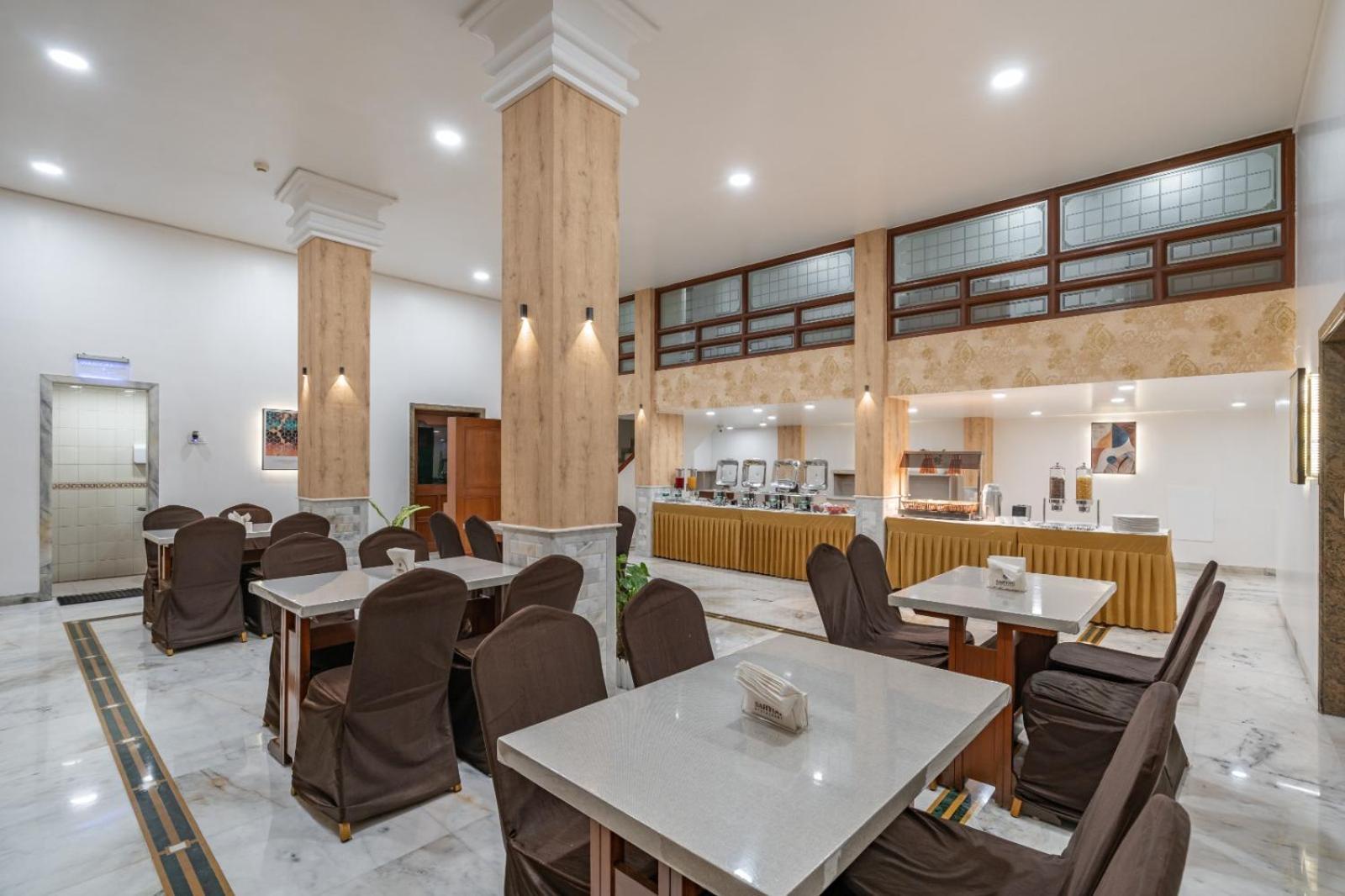 Hotel Apex Сурат Екстериор снимка