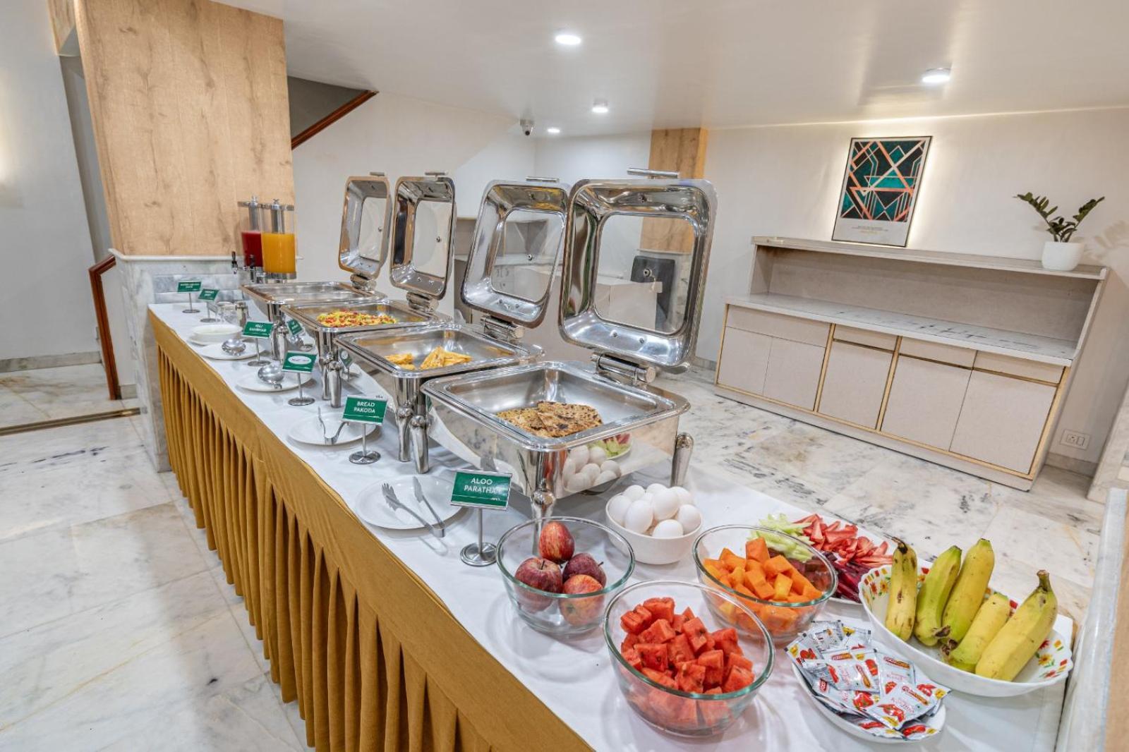 Hotel Apex Сурат Екстериор снимка