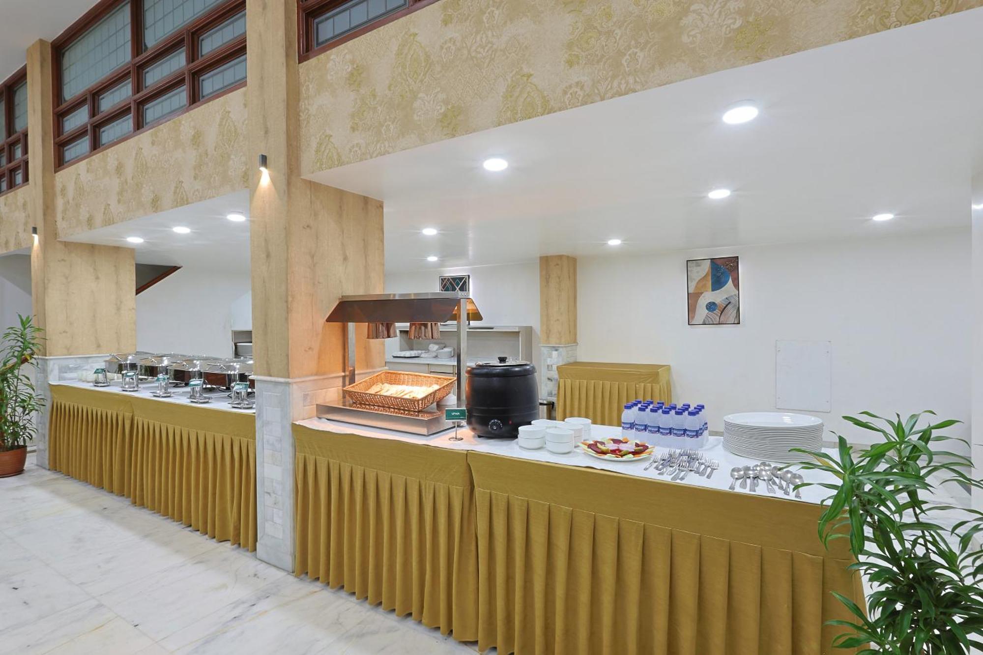 Hotel Apex Сурат Екстериор снимка