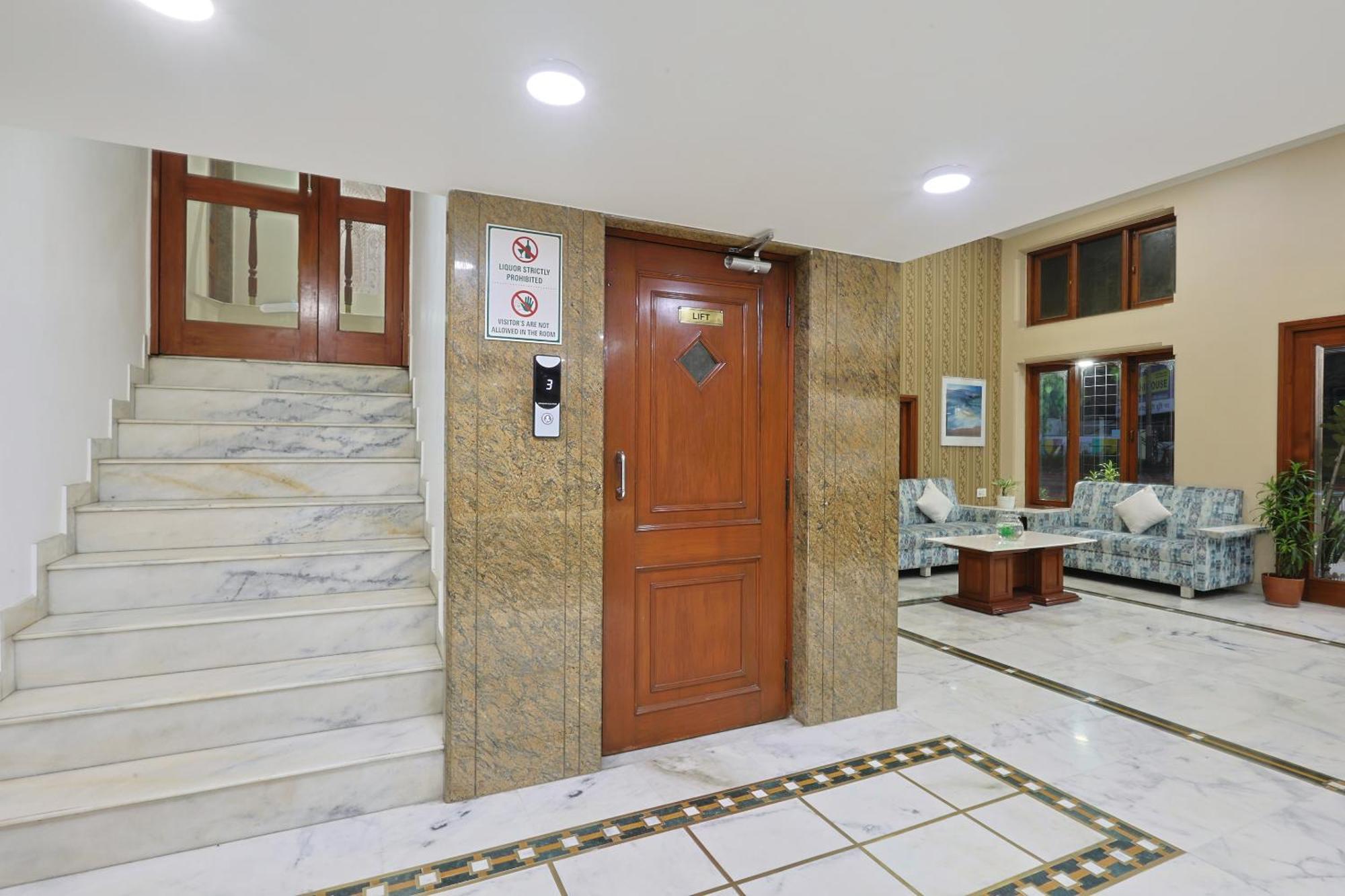 Hotel Apex Сурат Екстериор снимка