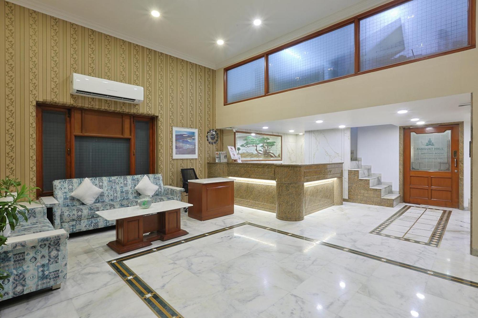 Hotel Apex Сурат Екстериор снимка