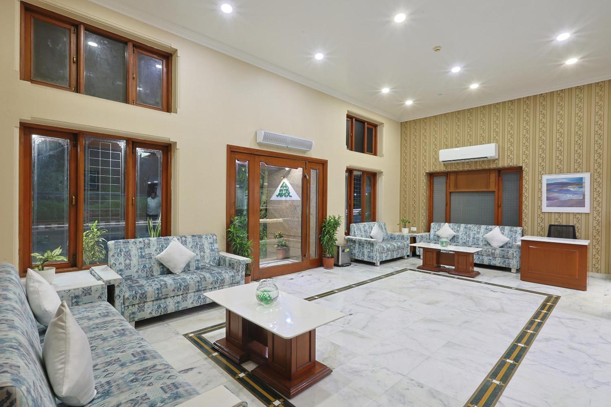Hotel Apex Сурат Екстериор снимка