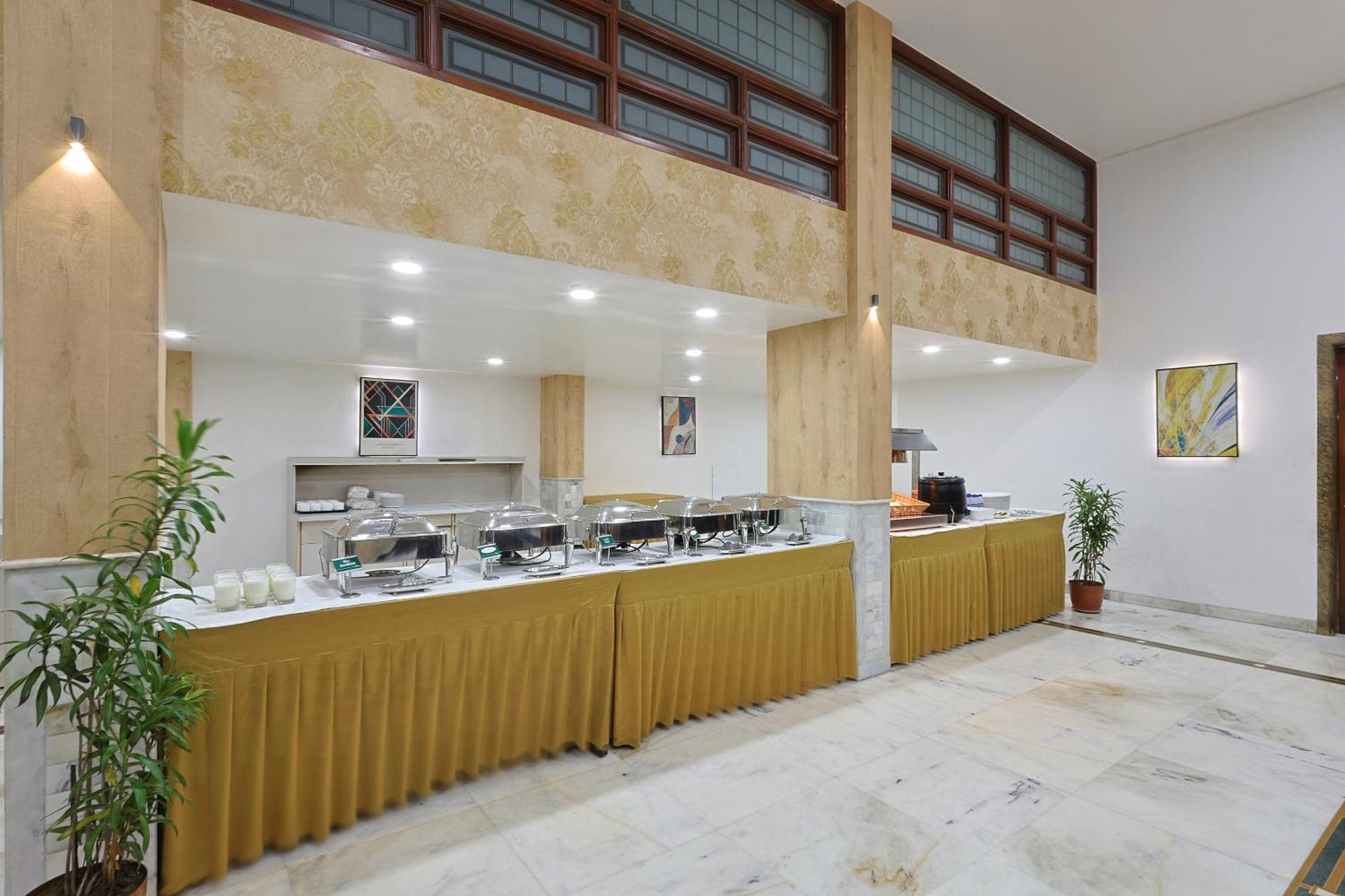Hotel Apex Сурат Екстериор снимка