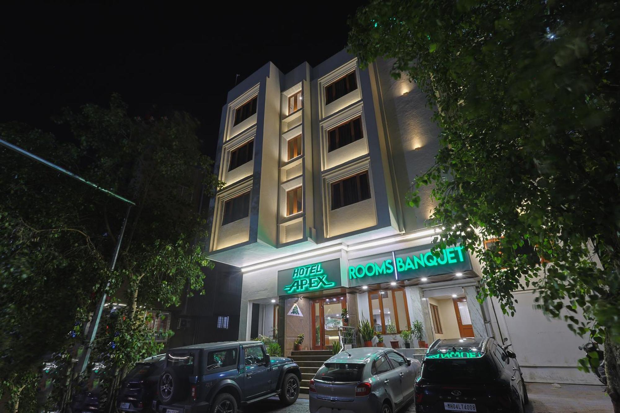 Hotel Apex Сурат Екстериор снимка