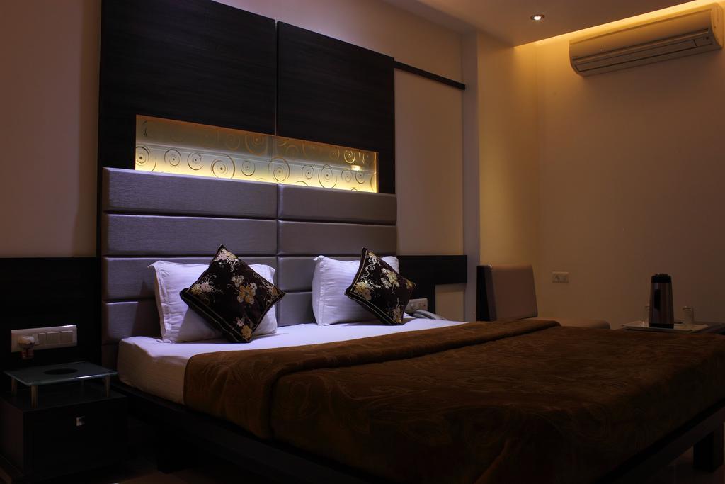 Hotel Apex Сурат Стая снимка