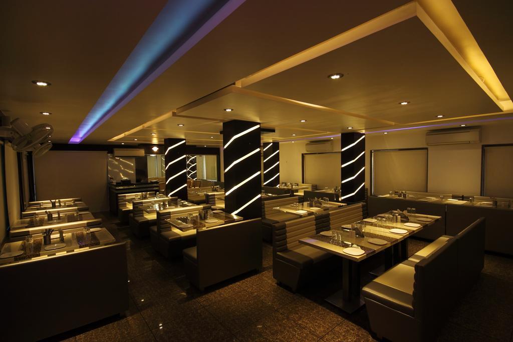 Hotel Apex Сурат Екстериор снимка