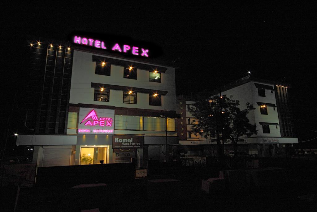 Hotel Apex Сурат Екстериор снимка