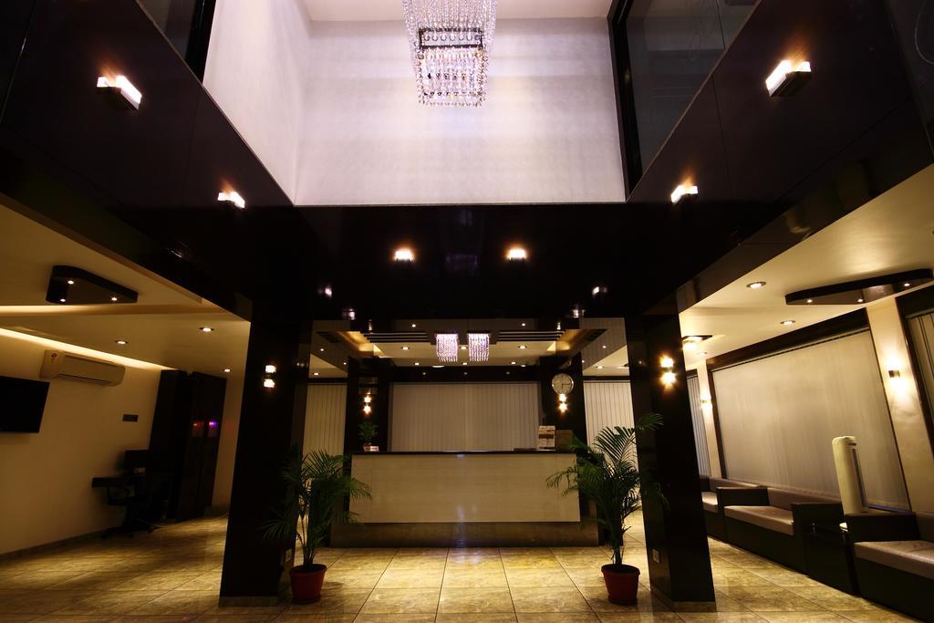 Hotel Apex Сурат Екстериор снимка